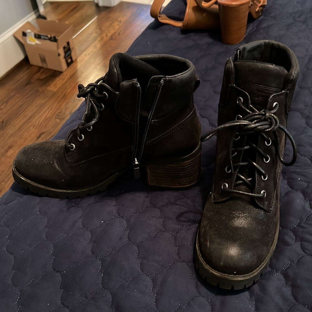 Boots - Picture 3 of 4